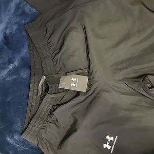 UNDER ARMOUR Men's Pants NWT Large 2 pairs available....